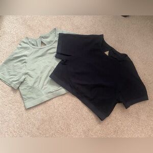 YEOREO Women's Workout top in Sage and Black
Cut out back
Size Medium